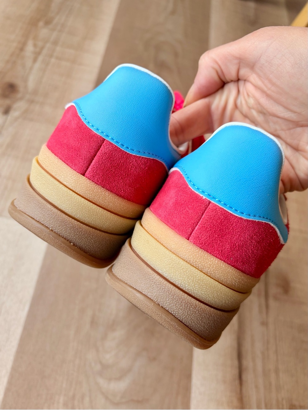 Adidas Gazelle Women’s Suede Trainers Sneakers in Red with Blue Stripes Size 8.5 - Picture 5 of 6
